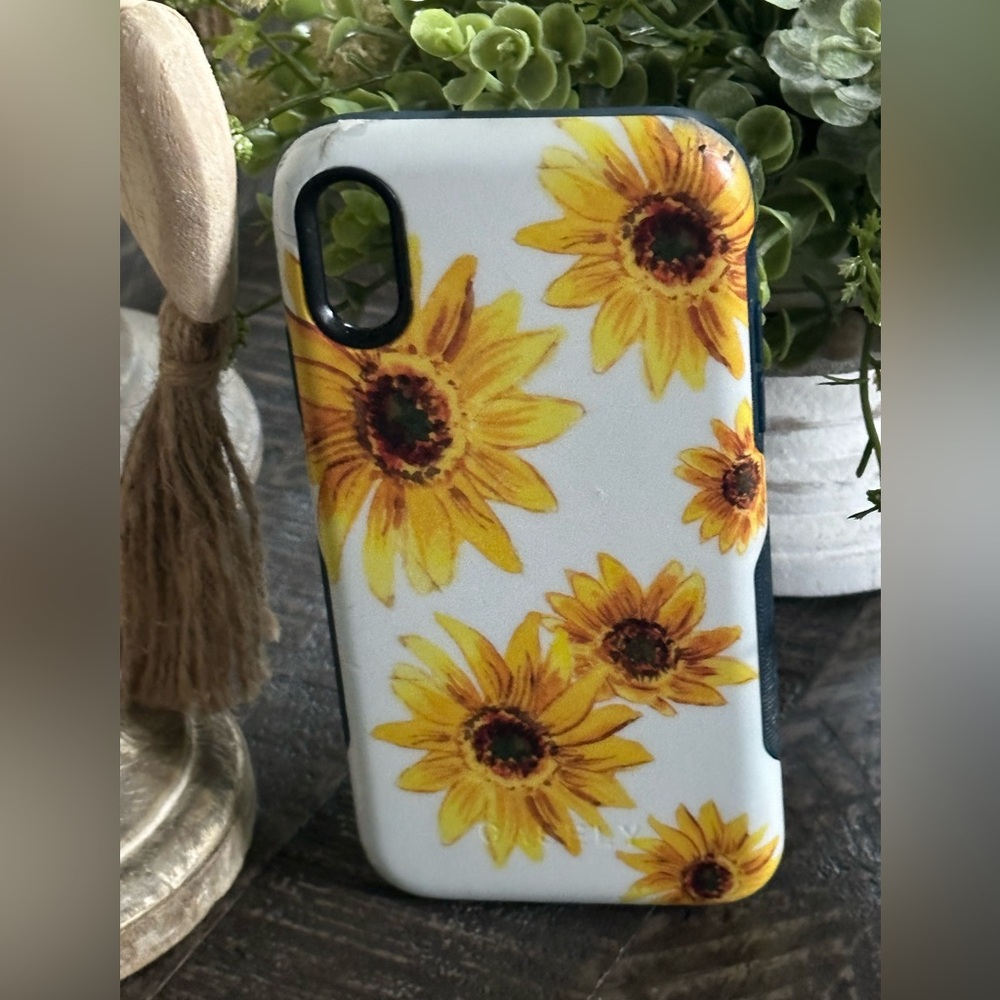 Gently Used Iphone XR Casely Sunflower Case